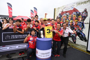 Race2 ARRC1000 R3 01