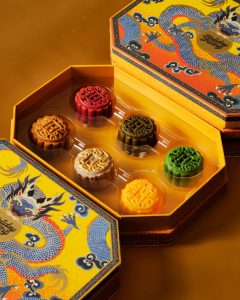 10] Holiday Pastry กับกล่องลายไม้ฟอยล์ทอง
